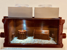 Laden Sie das Bild in den Galerie-Viewer, Barrel Feeder + Treasure Chest Deco Ant Farm Arena
